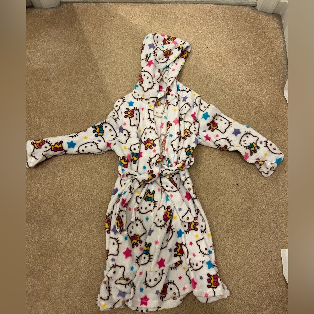 Girls size 6 Hello Kitty bathrobe